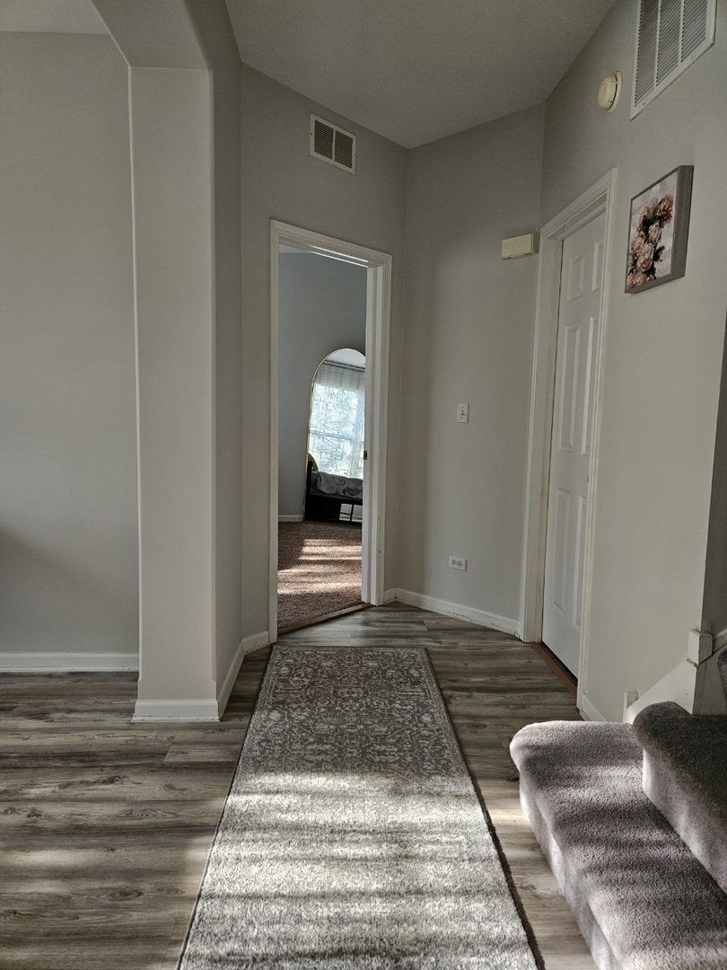 8132 Concord Lane #E, Justice, IL 60458