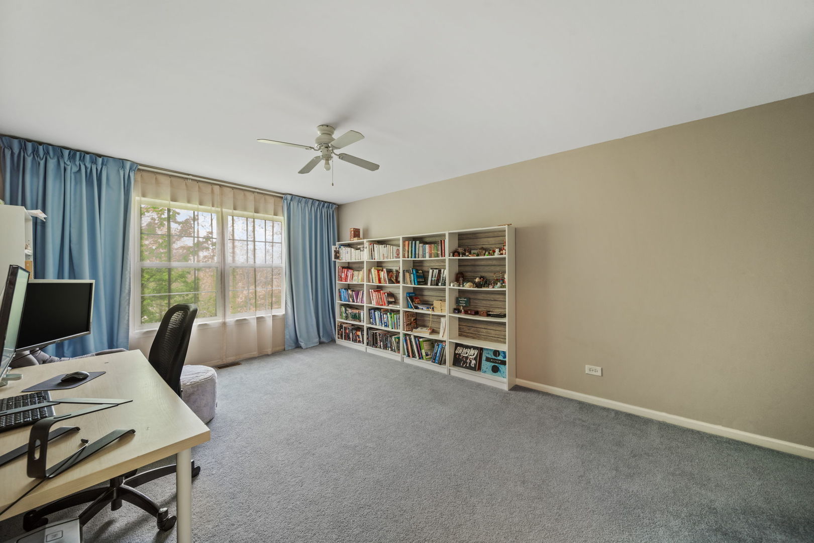 8132 Concord Lane #E, Justice, IL 60458