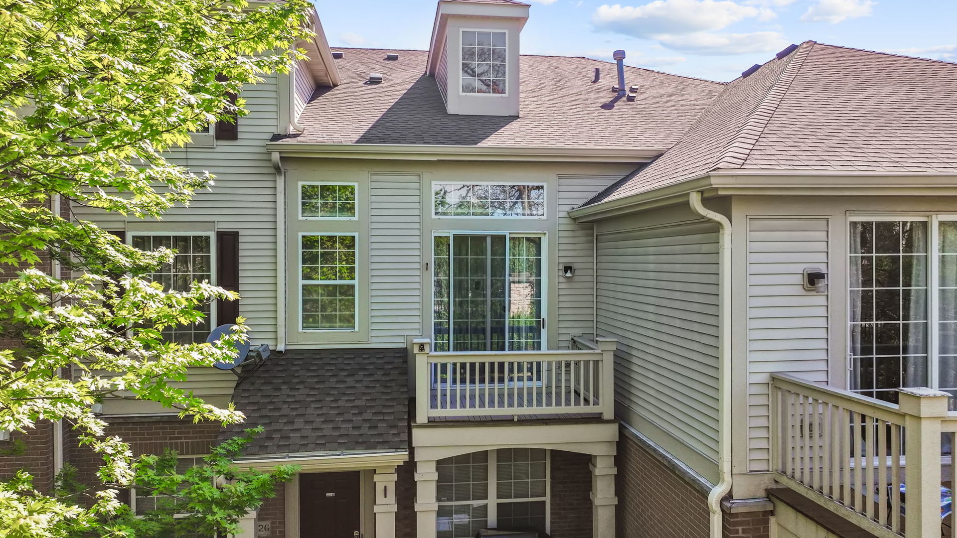8132 Concord Lane #E, Justice, IL 60458