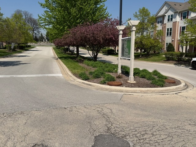 8132 Concord Lane #E, Justice, IL 60458