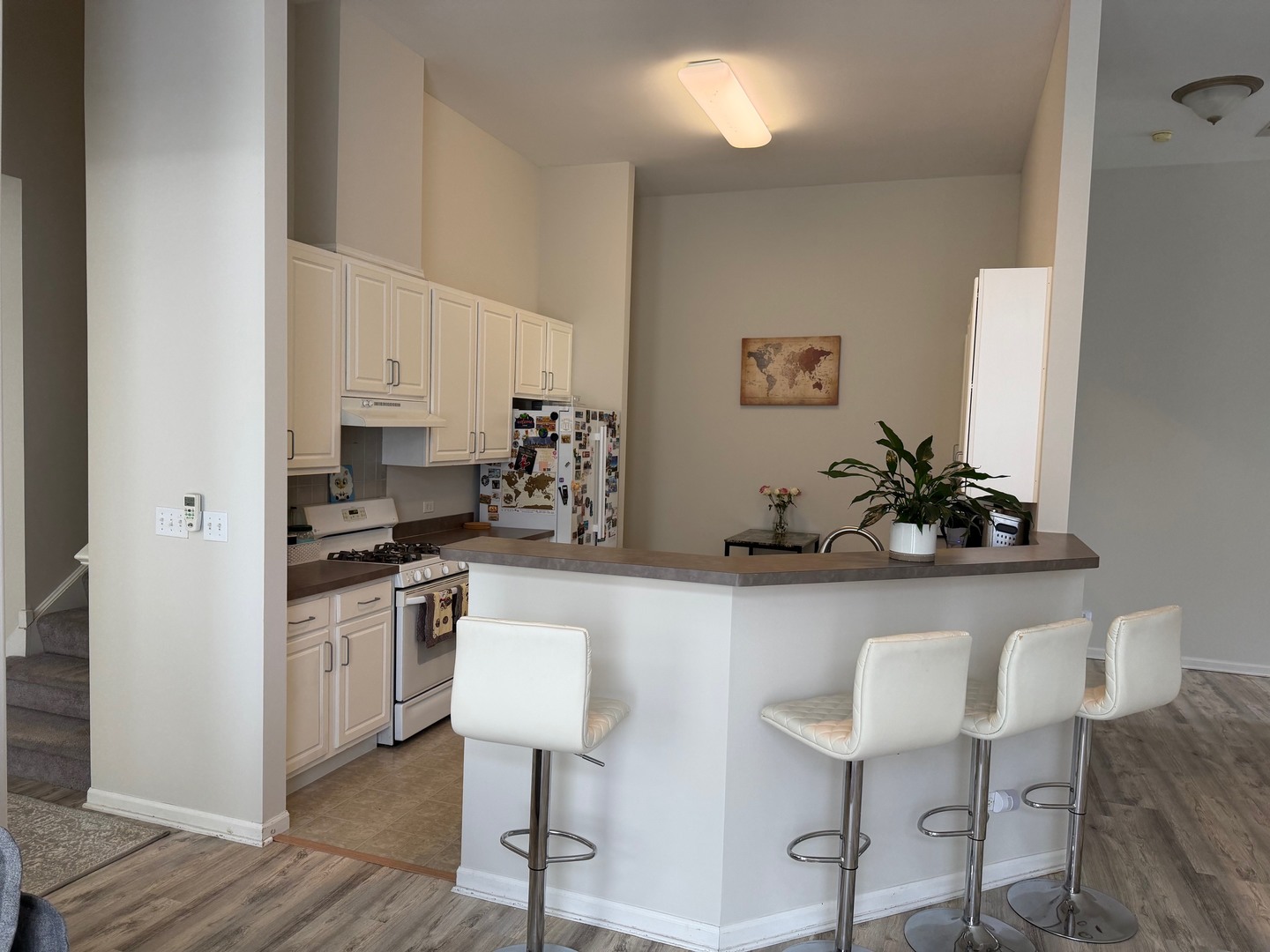 8132 Concord Lane #E, Justice, IL 60458