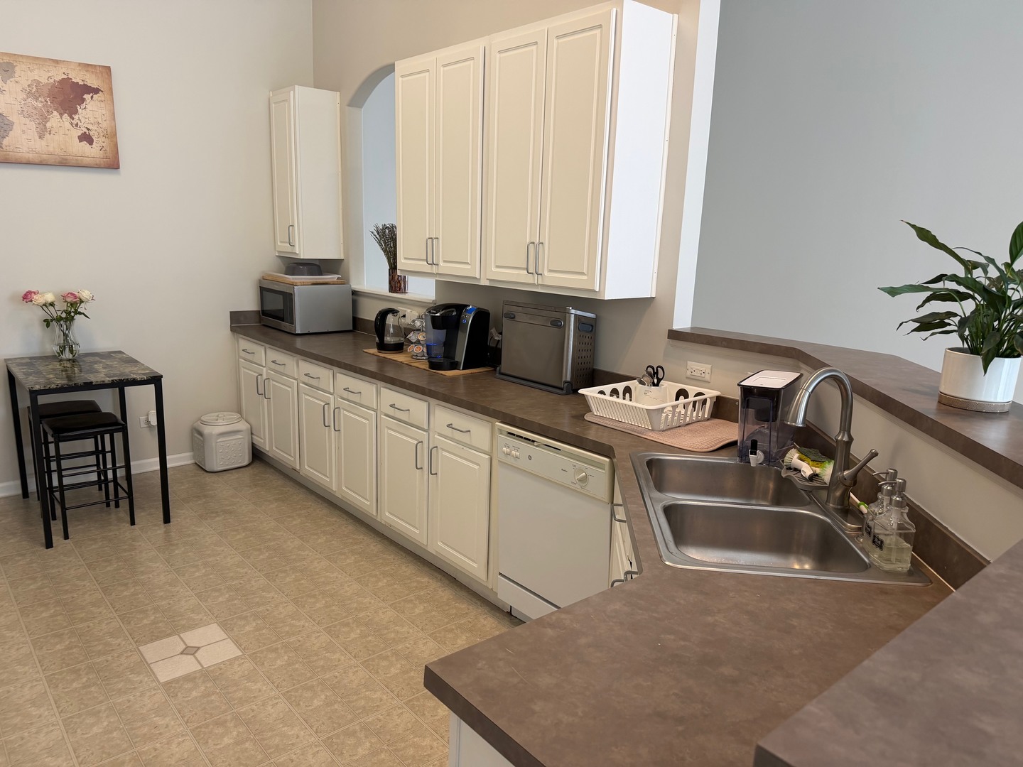 8132 Concord Lane #E, Justice, IL 60458