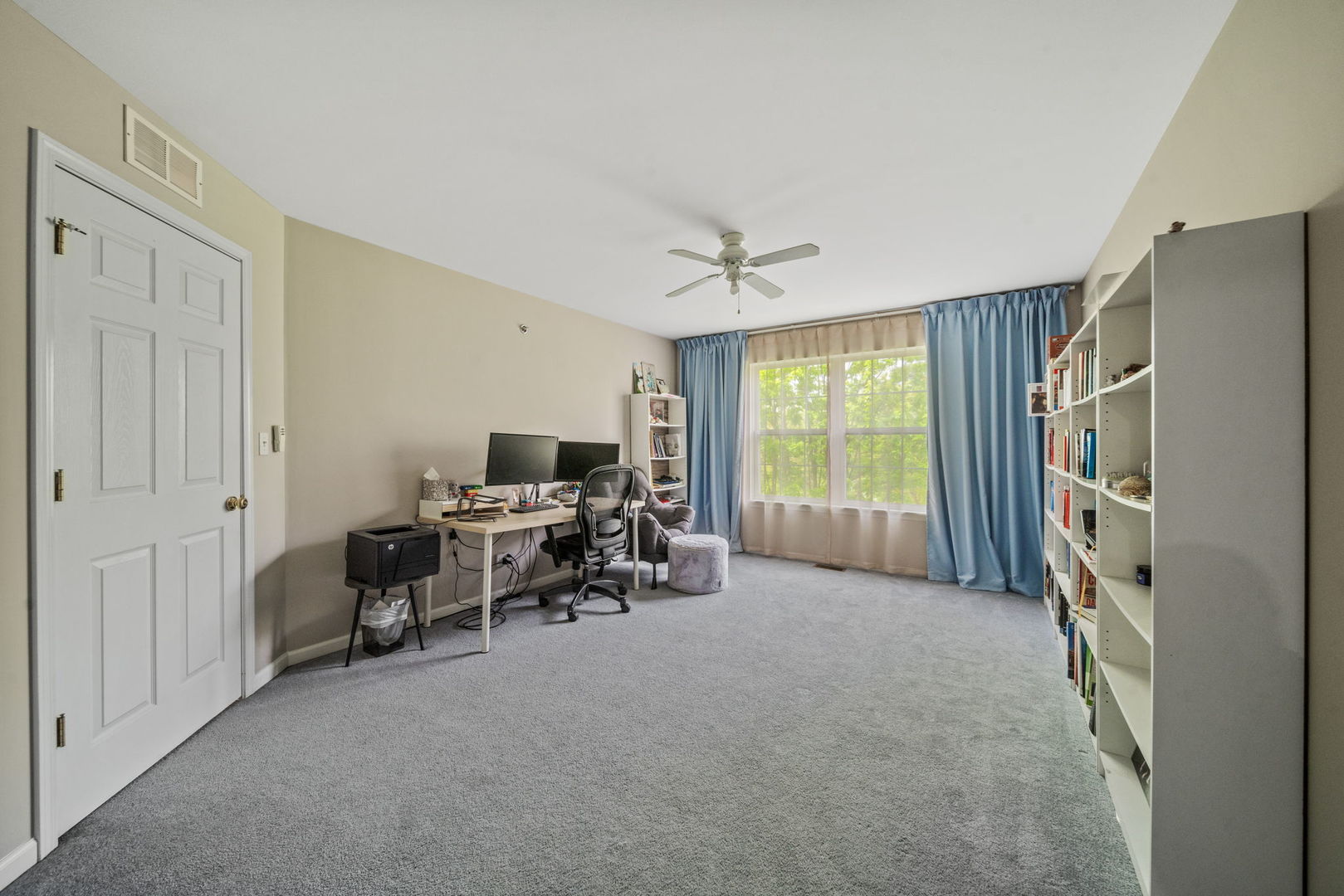 8132 Concord Lane #E, Justice, IL 60458