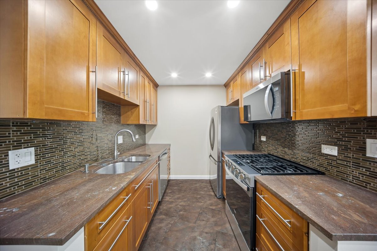 244 E Bailey Road #M, Naperville, IL 60565