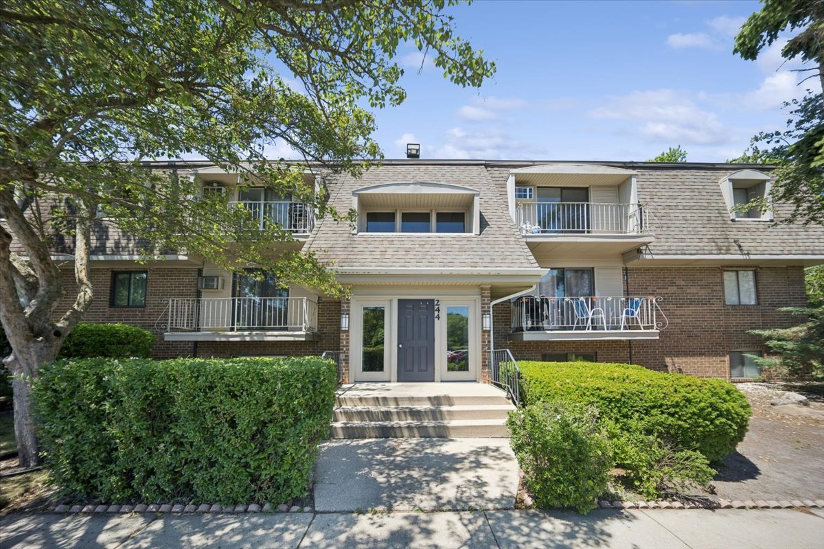 244 E Bailey Road #M, Naperville, IL 60565