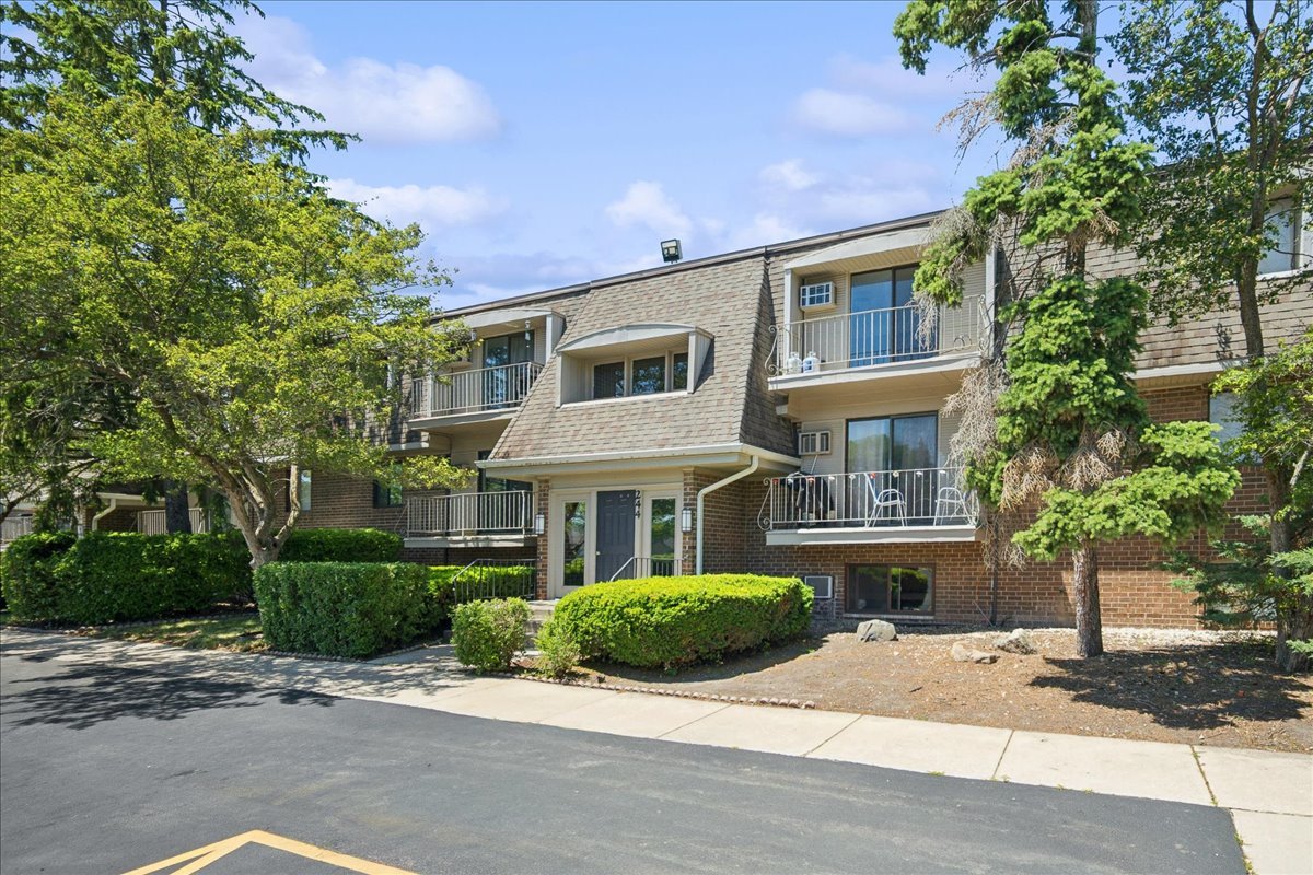 244 E Bailey Road #M, Naperville, IL 60565