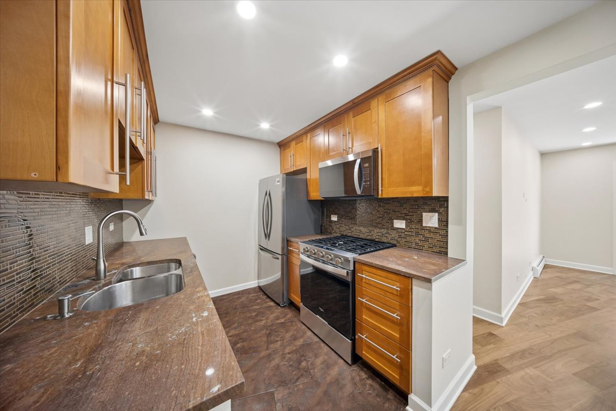 244 E Bailey Road #M, Naperville, IL 60565