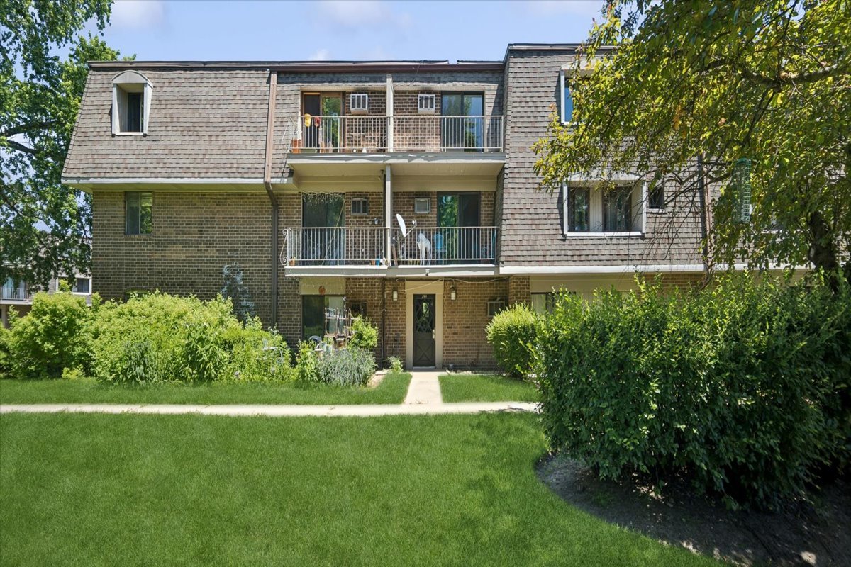 244 E Bailey Road #M, Naperville, IL 60565