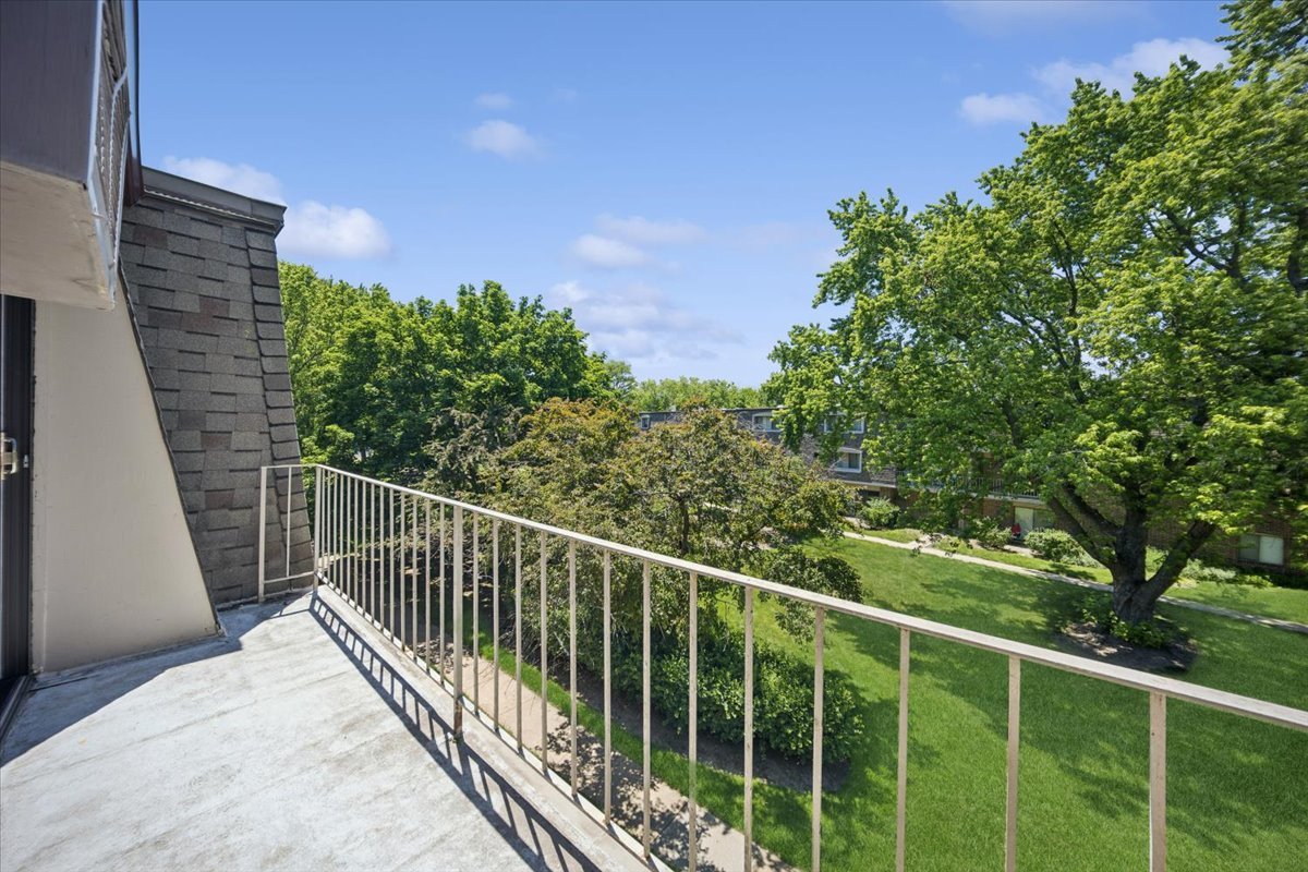 244 E Bailey Road #M, Naperville, IL 60565