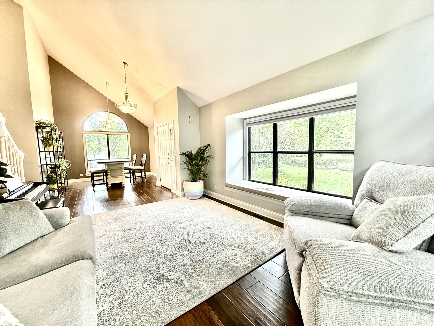 113 Chatsworth Circle, Schaumburg, IL 60194