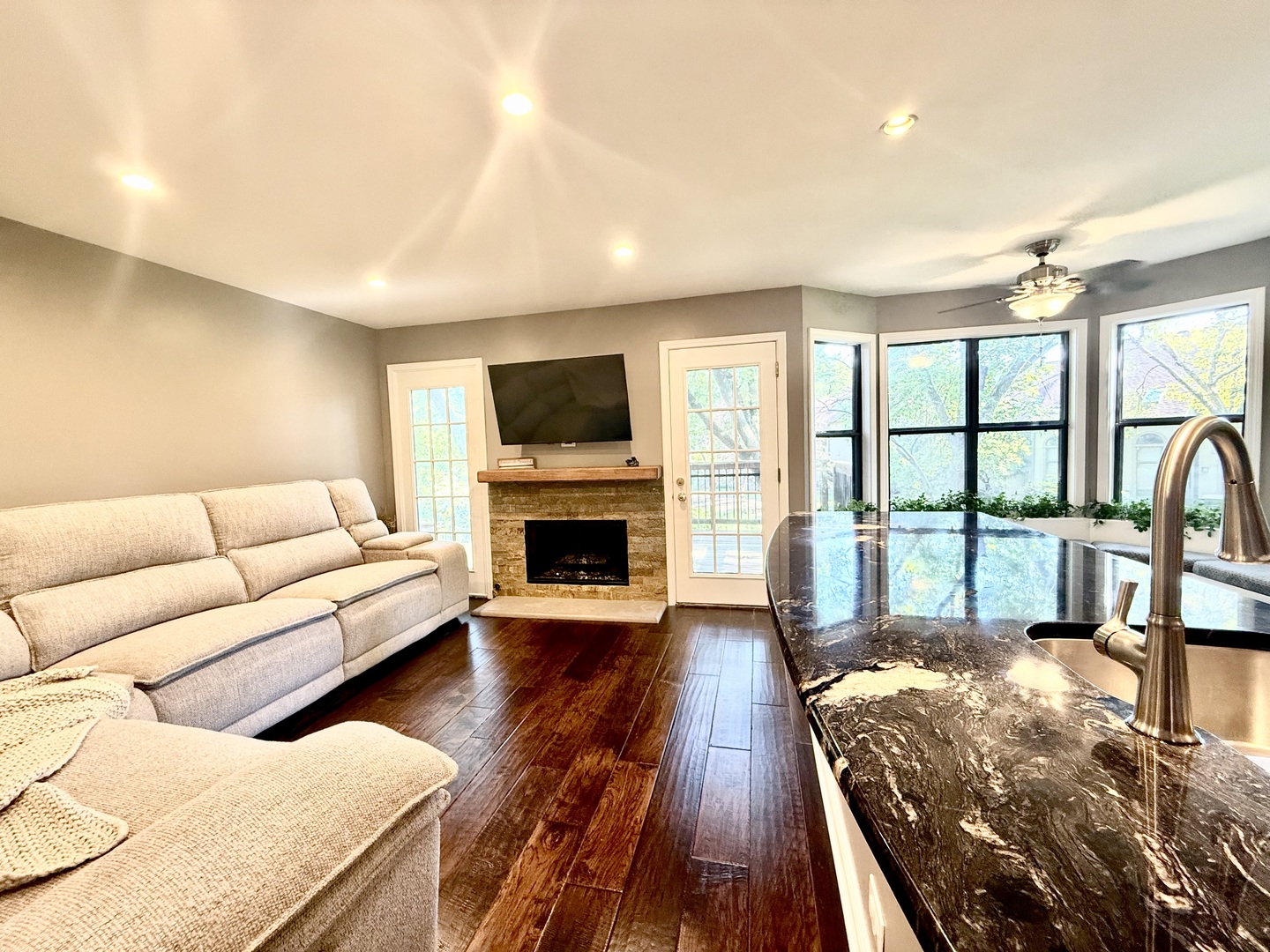 113 Chatsworth Circle, Schaumburg, IL 60194