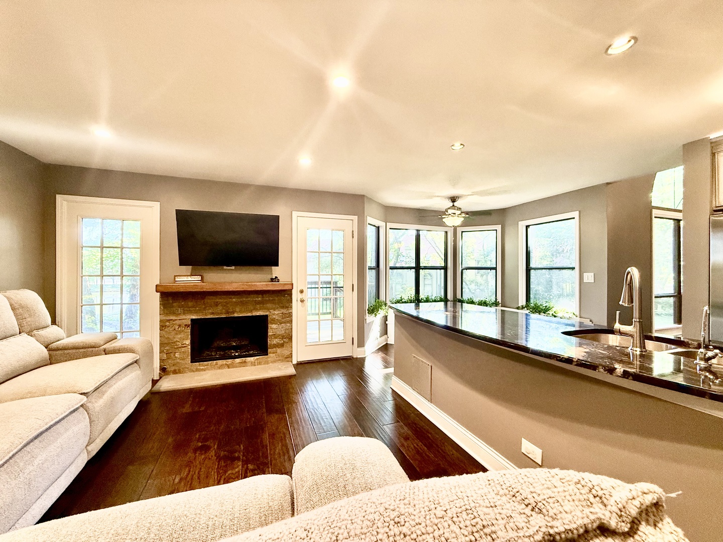 113 Chatsworth Circle, Schaumburg, IL 60194