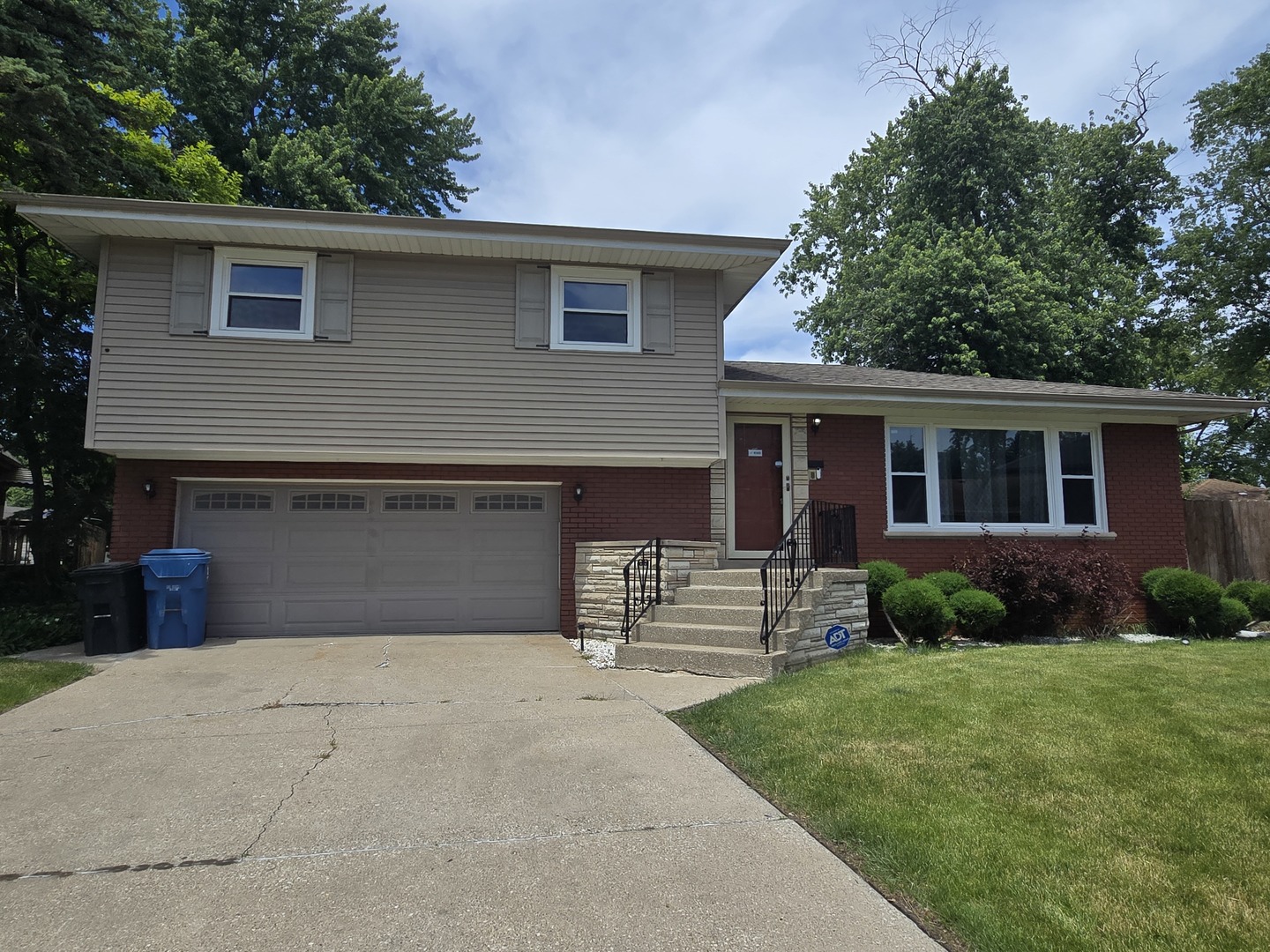 309 Streamside Drive, Harvey, IL 60426