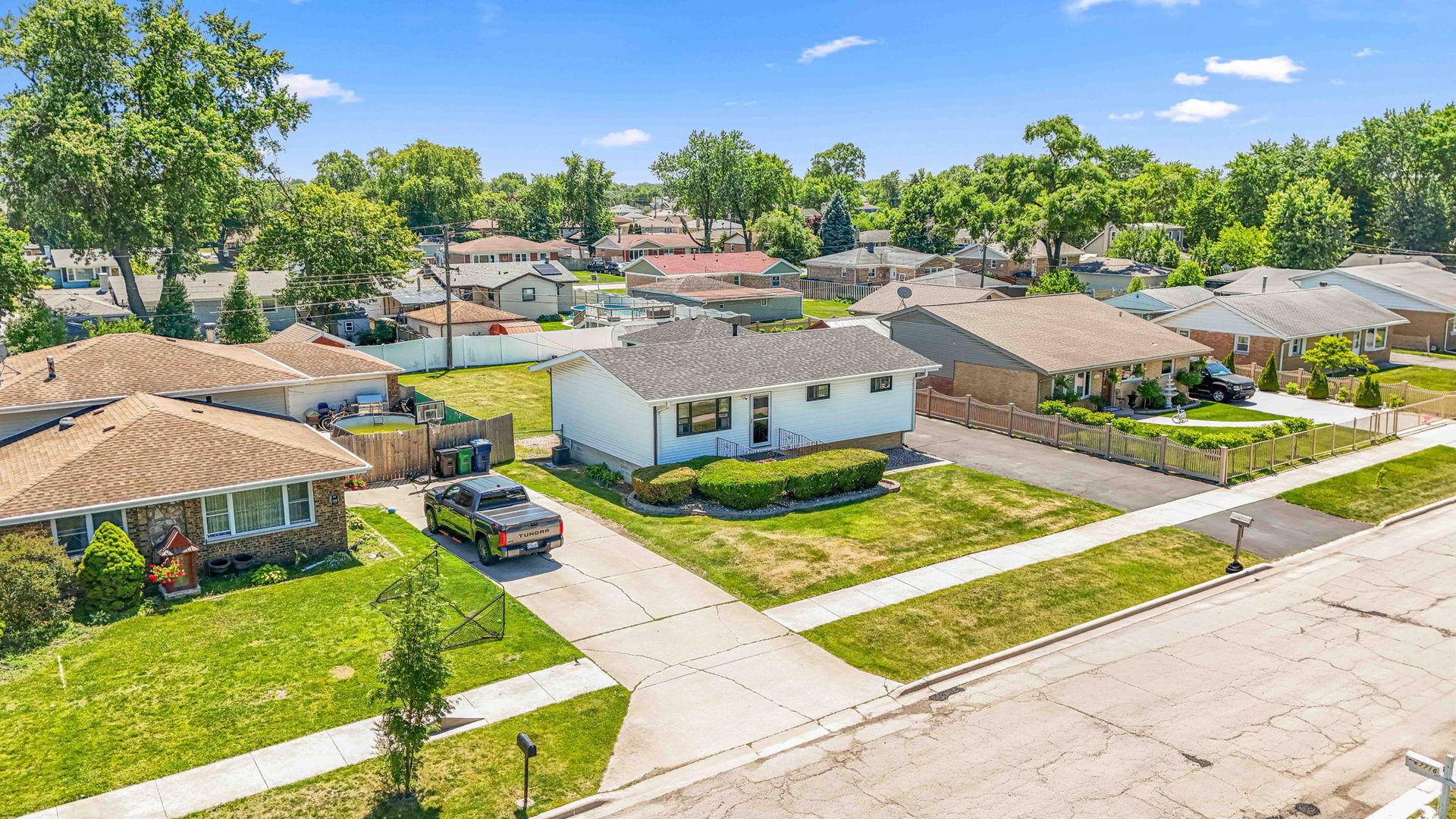 7717 W 81st Street, Bridgeview, IL 60455
