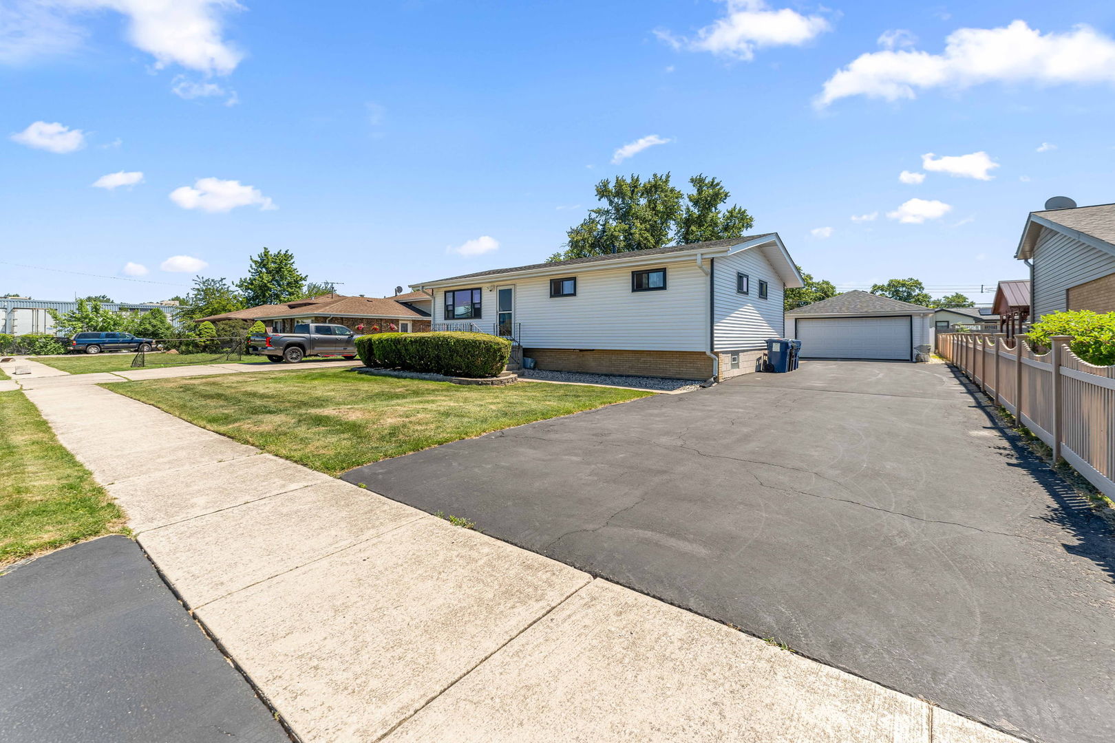 7717 W 81st Street, Bridgeview, IL 60455