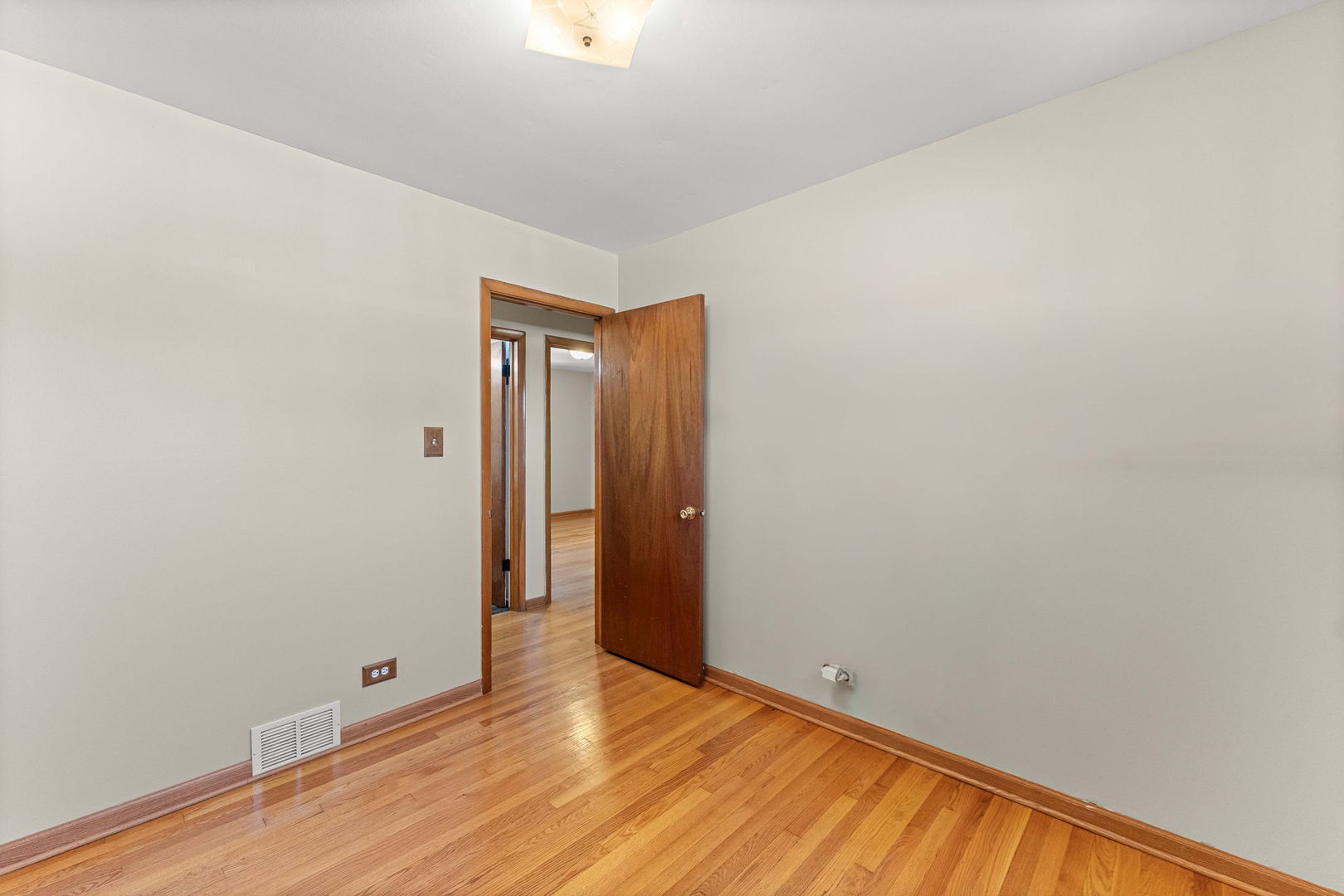 7717 W 81st Street, Bridgeview, IL 60455