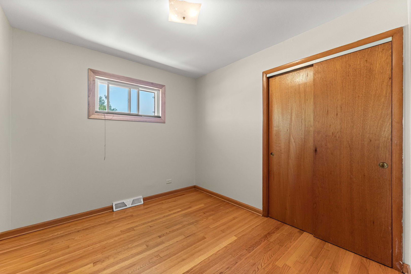 7717 W 81st Street, Bridgeview, IL 60455