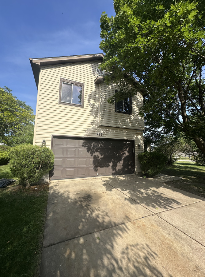 983 Valleyview Drive, Bartlett, IL 60103