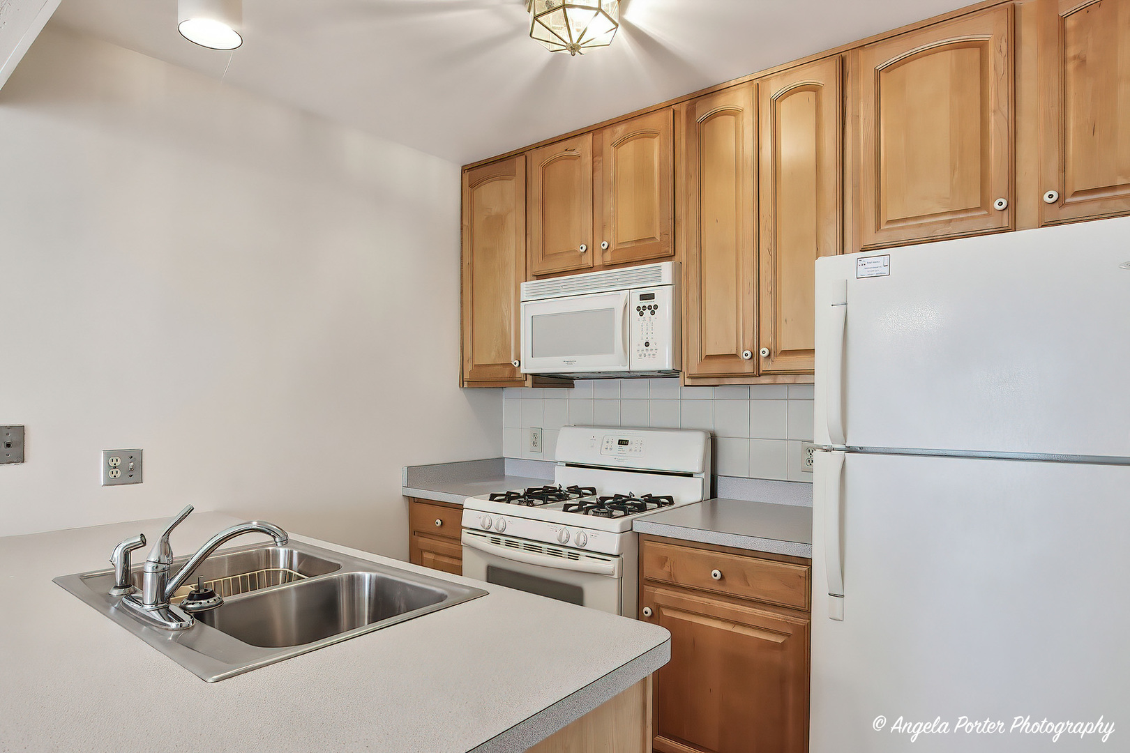 915 Royal Drive #4, McHenry, IL 60050