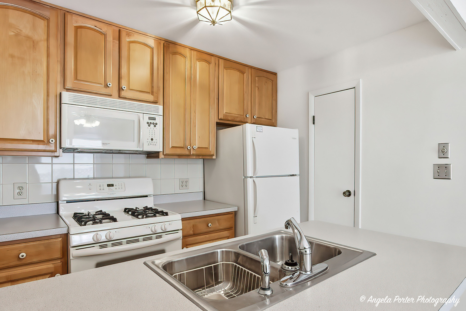 915 Royal Drive #4, McHenry, IL 60050