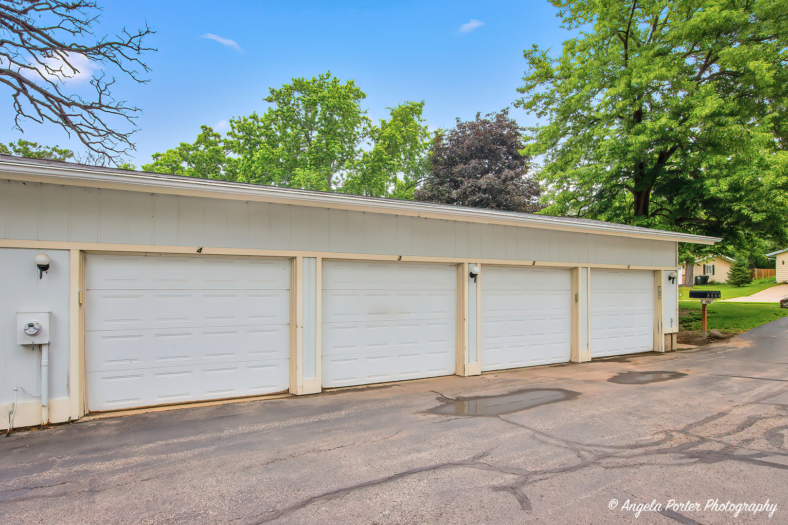 915 Royal Drive #4, McHenry, IL 60050