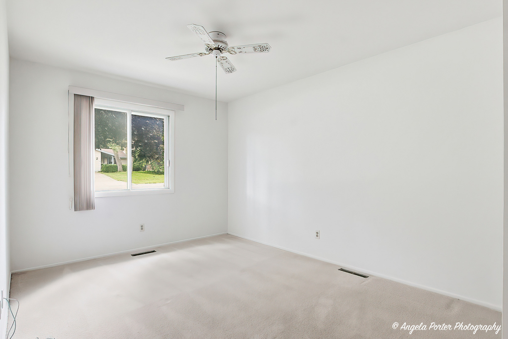 915 Royal Drive #4, McHenry, IL 60050