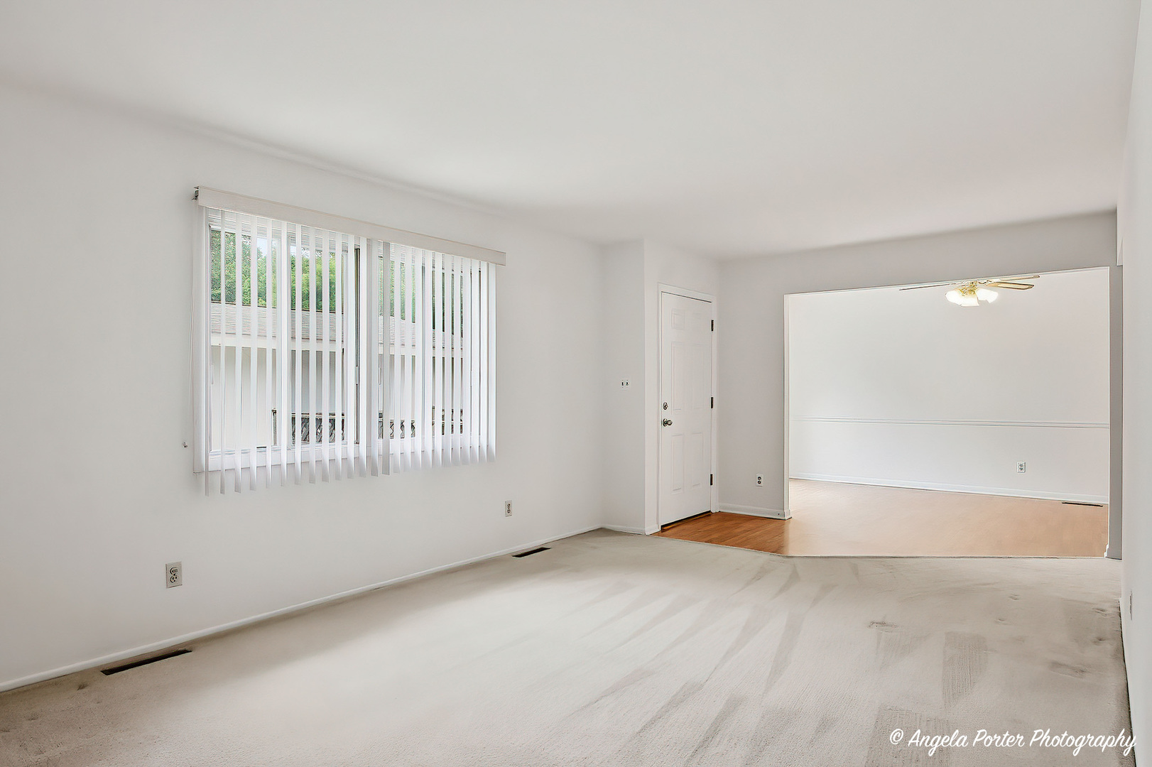 915 Royal Drive #4, McHenry, IL 60050