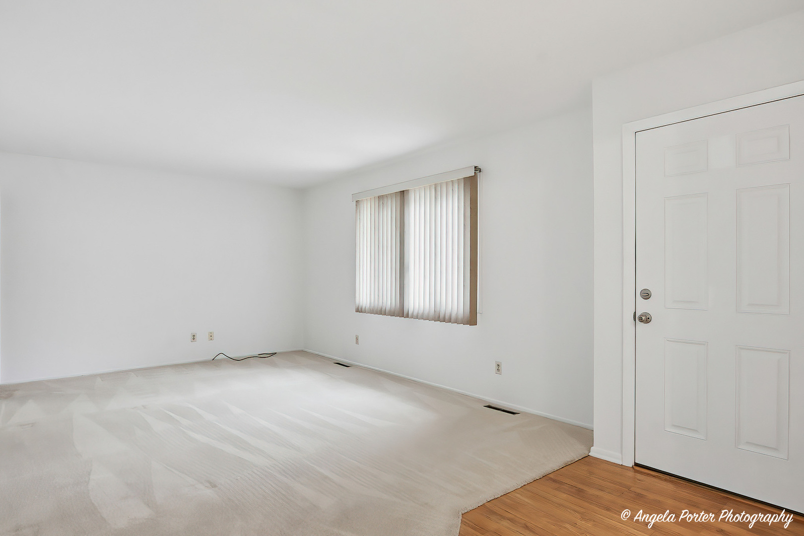 915 Royal Drive #4, McHenry, IL 60050