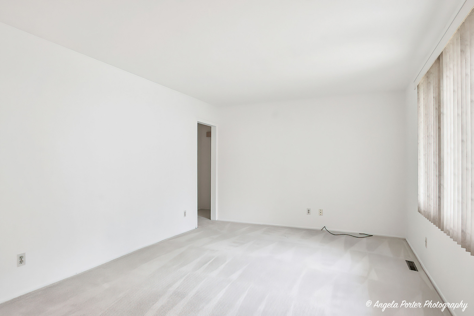 915 Royal Drive #4, McHenry, IL 60050
