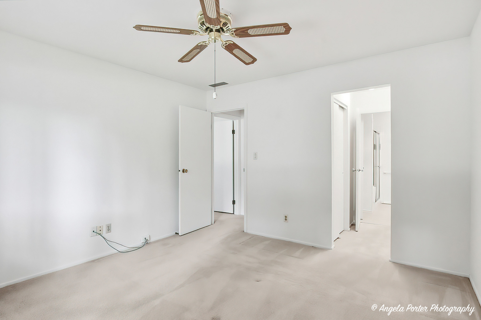 915 Royal Drive #4, McHenry, IL 60050