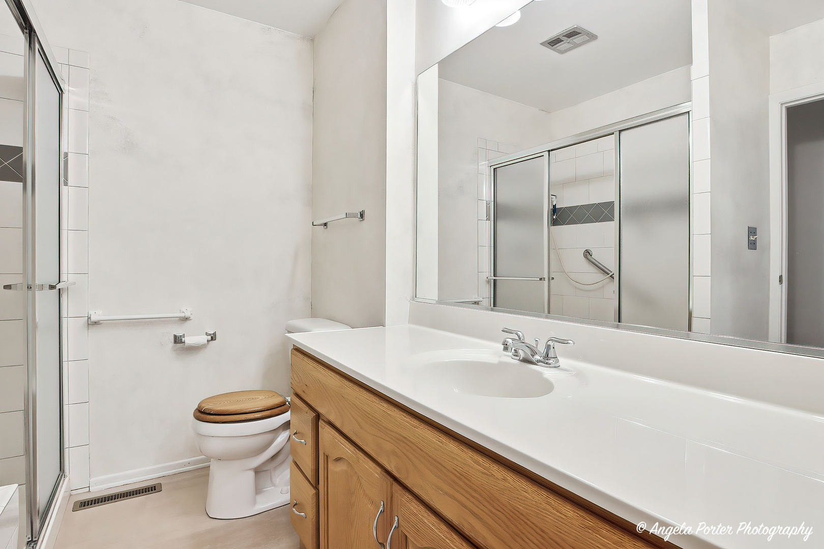 915 Royal Drive #4, McHenry, IL 60050