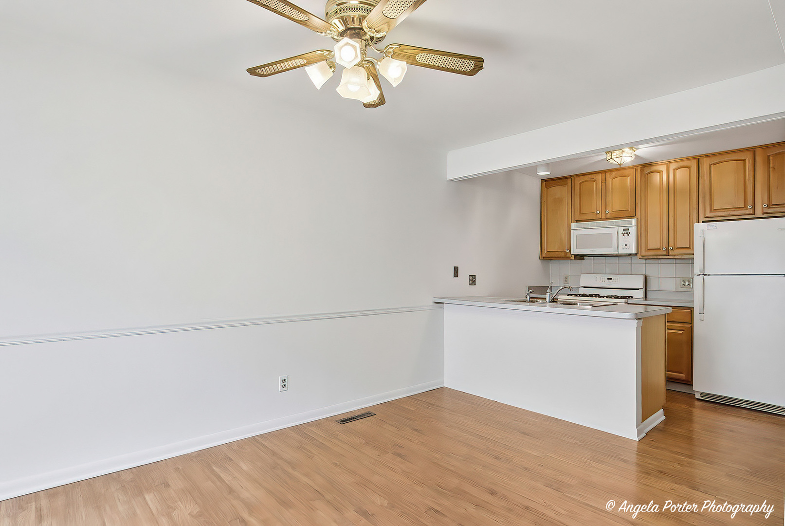 915 Royal Drive #4, McHenry, IL 60050