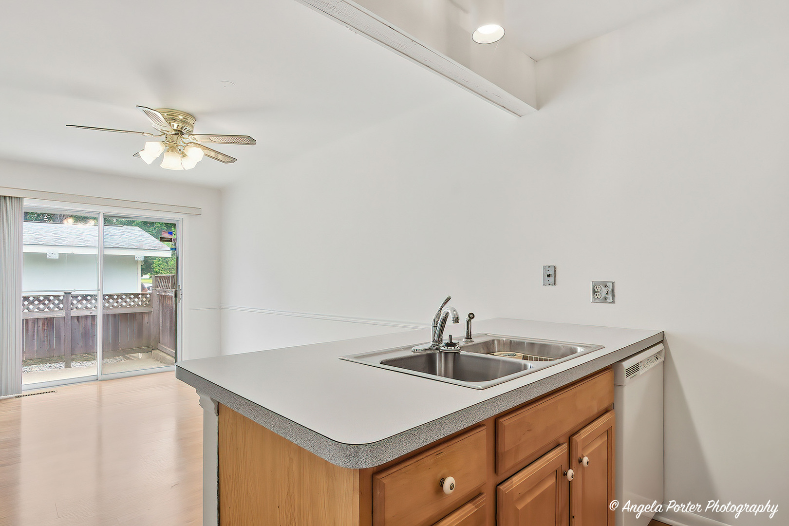 915 Royal Drive #4, McHenry, IL 60050
