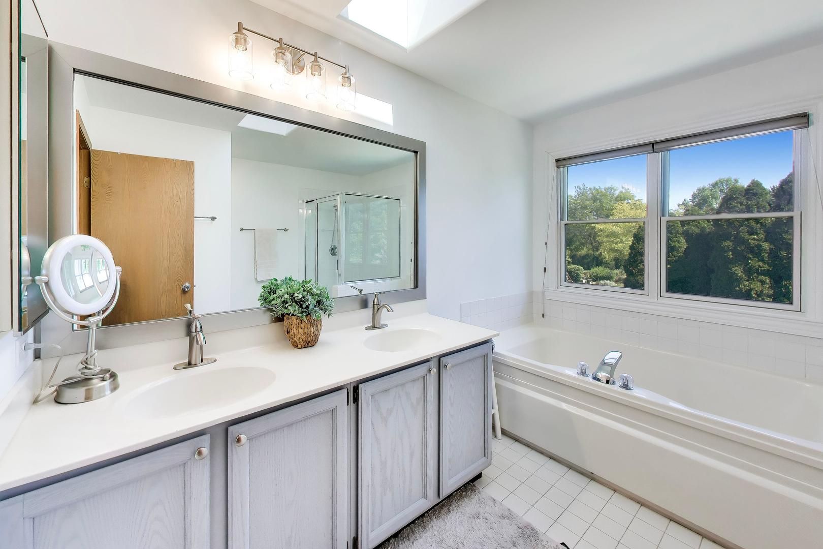 438 W Trail Court, Grayslake, IL 60030