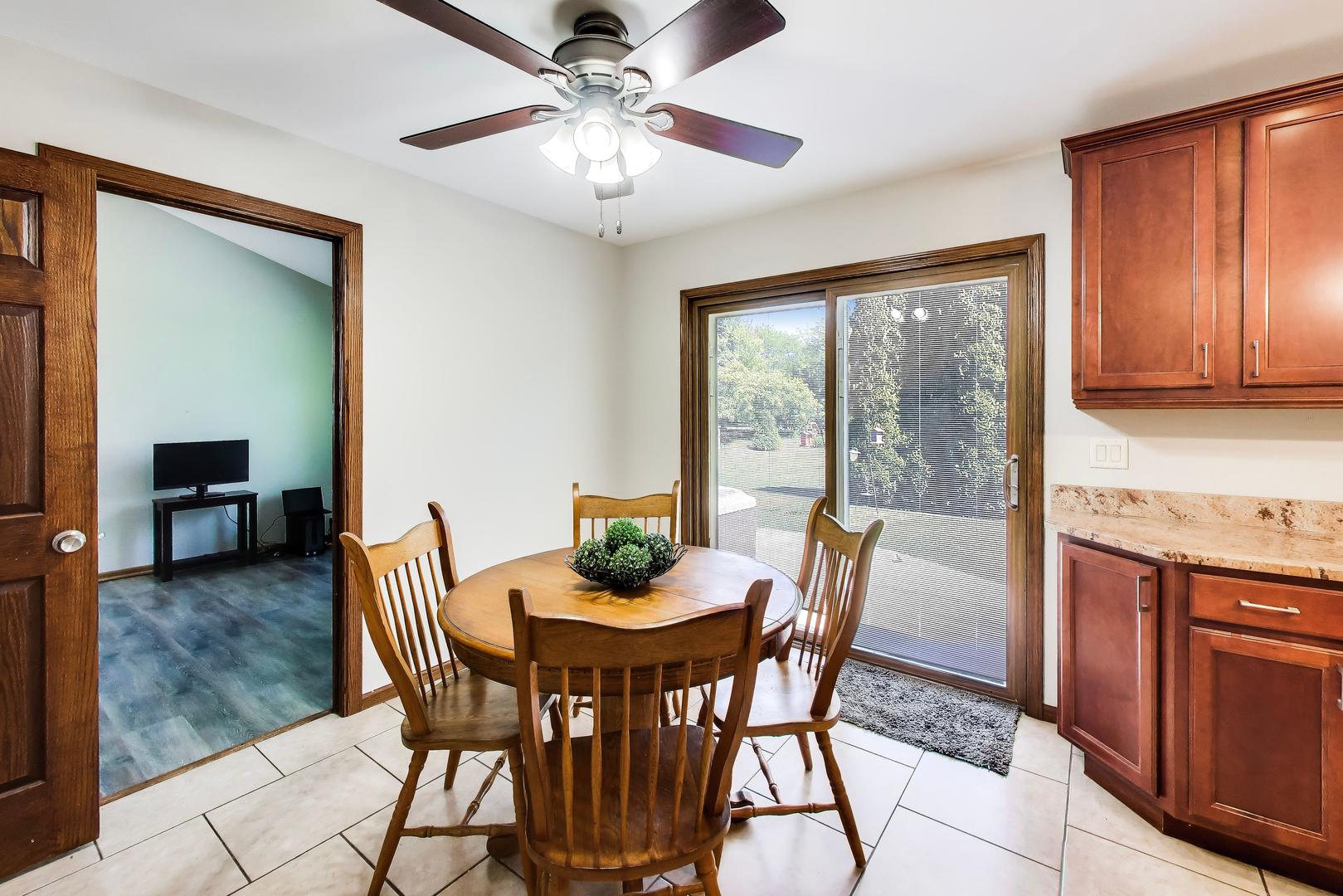 438 W Trail Court, Grayslake, IL 60030