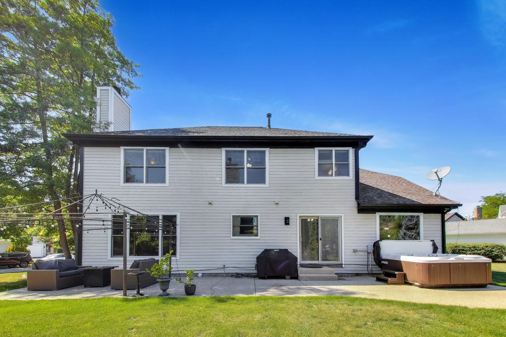 438 W Trail Court, Grayslake, IL 60030