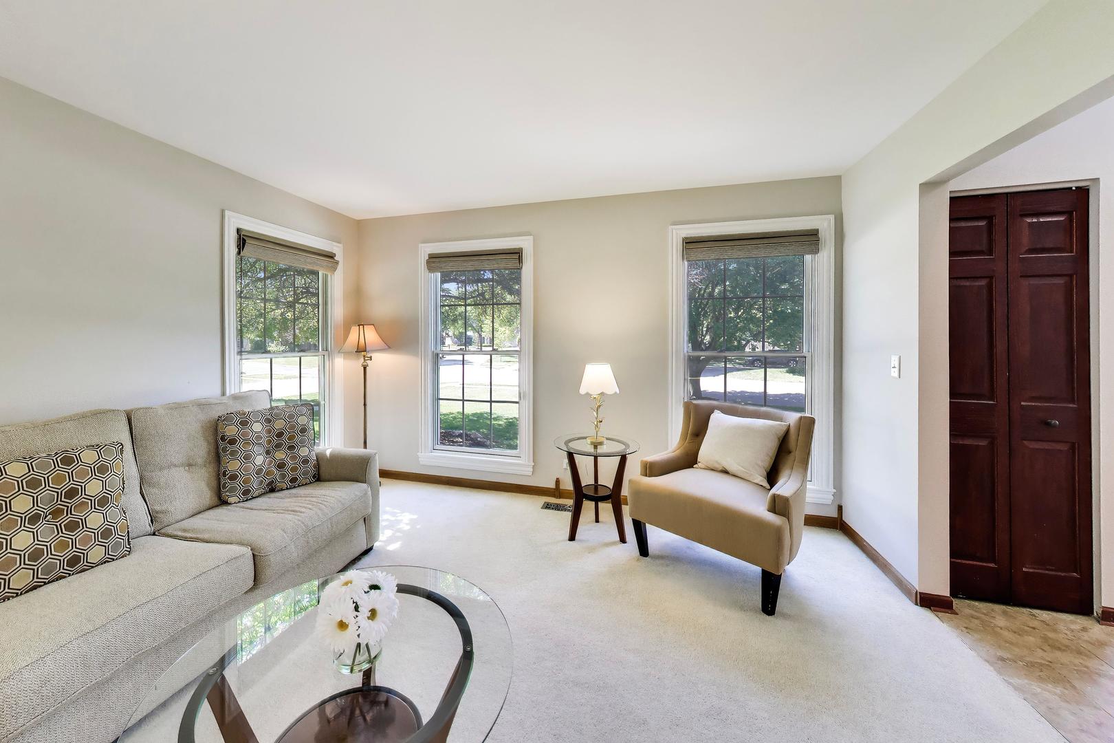 438 W Trail Court, Grayslake, IL 60030