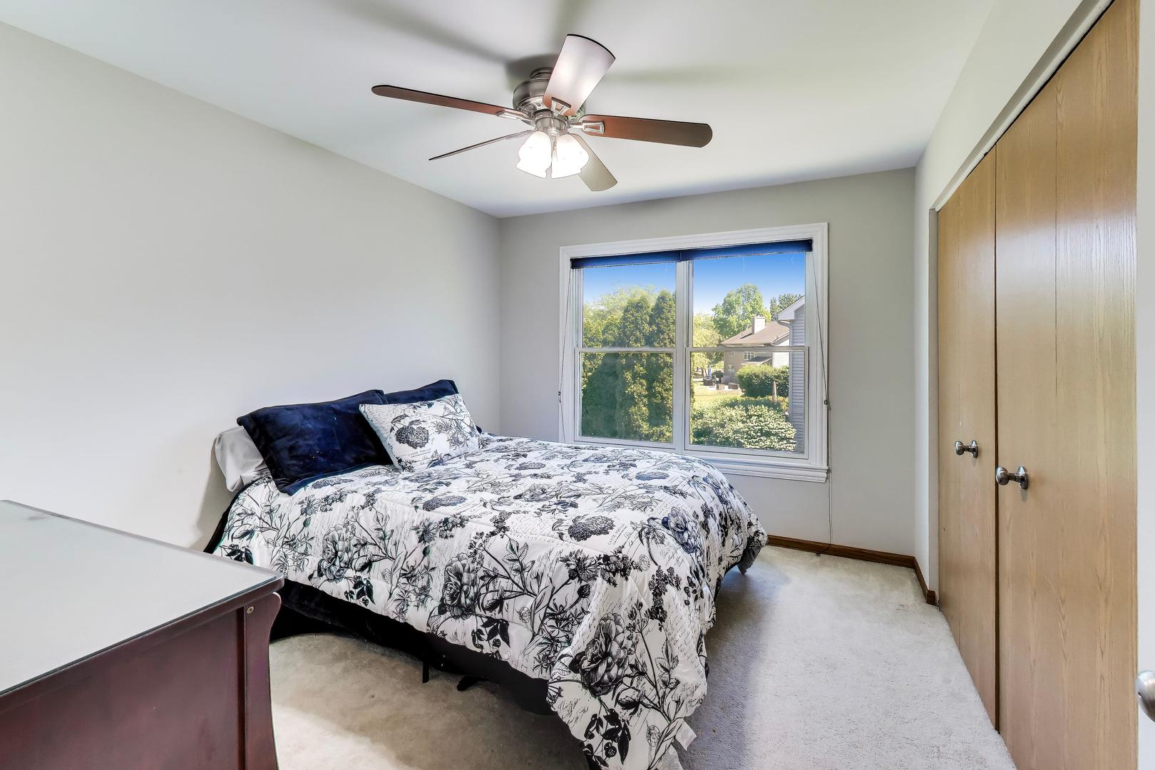 438 W Trail Court, Grayslake, IL 60030