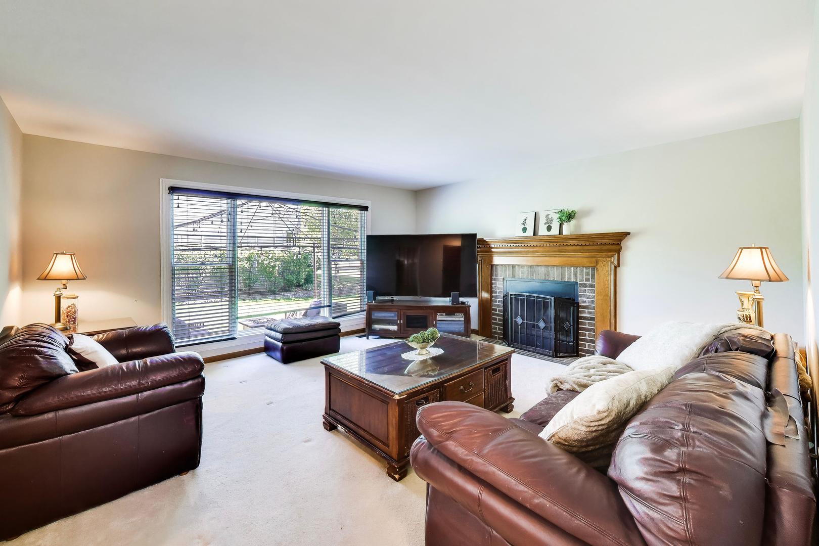 438 W Trail Court, Grayslake, IL 60030