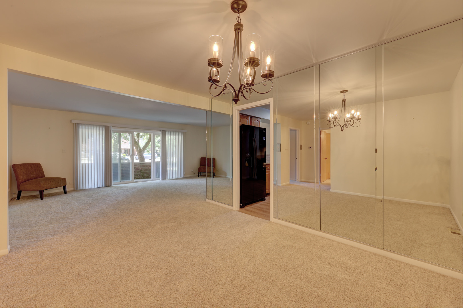 1030 S FERNANDEZ Avenue #1T, Arlington Heights, IL 60005