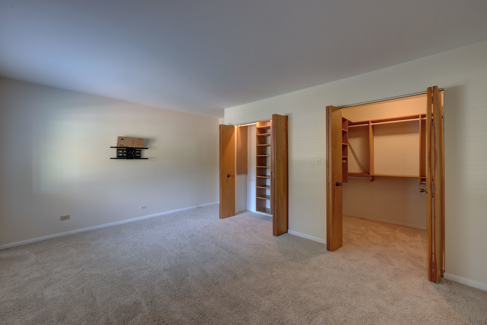 1030 S FERNANDEZ Avenue #1T, Arlington Heights, IL 60005