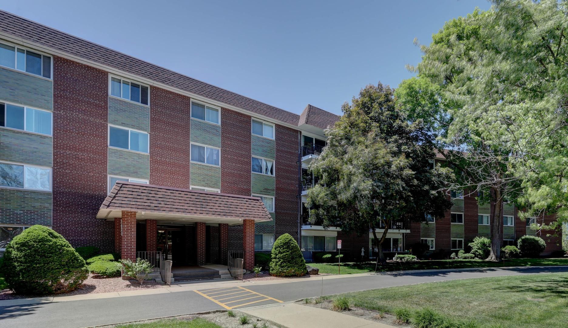 1030 S FERNANDEZ Avenue #1T, Arlington Heights, IL 60005