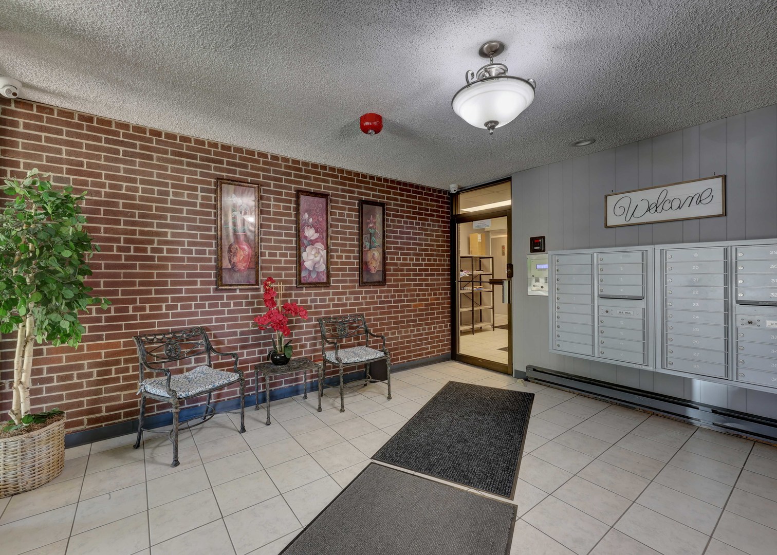 1030 S FERNANDEZ Avenue #1T, Arlington Heights, IL 60005