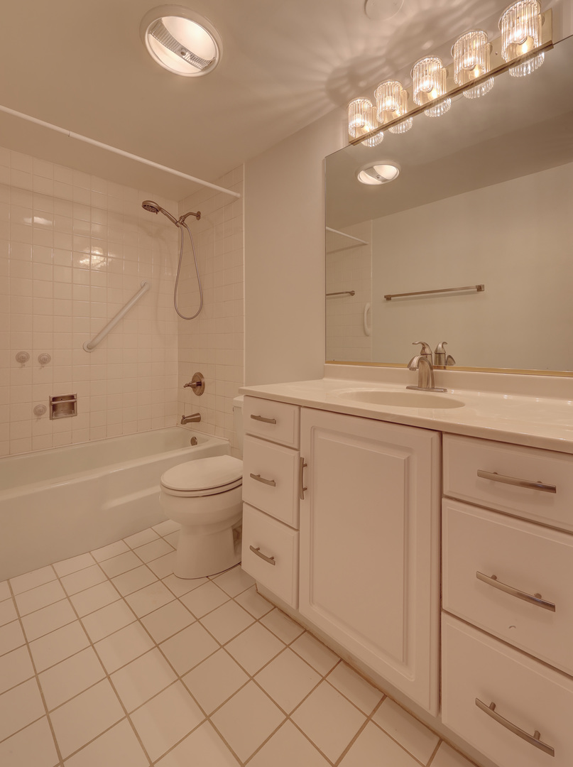 1030 S FERNANDEZ Avenue #1T, Arlington Heights, IL 60005
