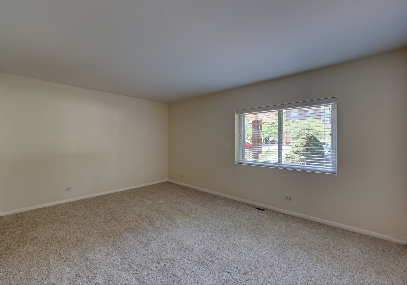 1030 S FERNANDEZ Avenue #1T, Arlington Heights, IL 60005