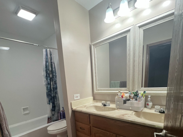 525 COMMANCHE Trail, Wheeling, IL 60090