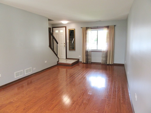 525 COMMANCHE Trail, Wheeling, IL 60090