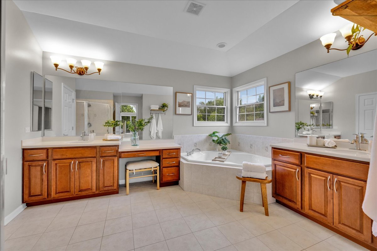 5 Covington Court, Algonquin, IL 60102