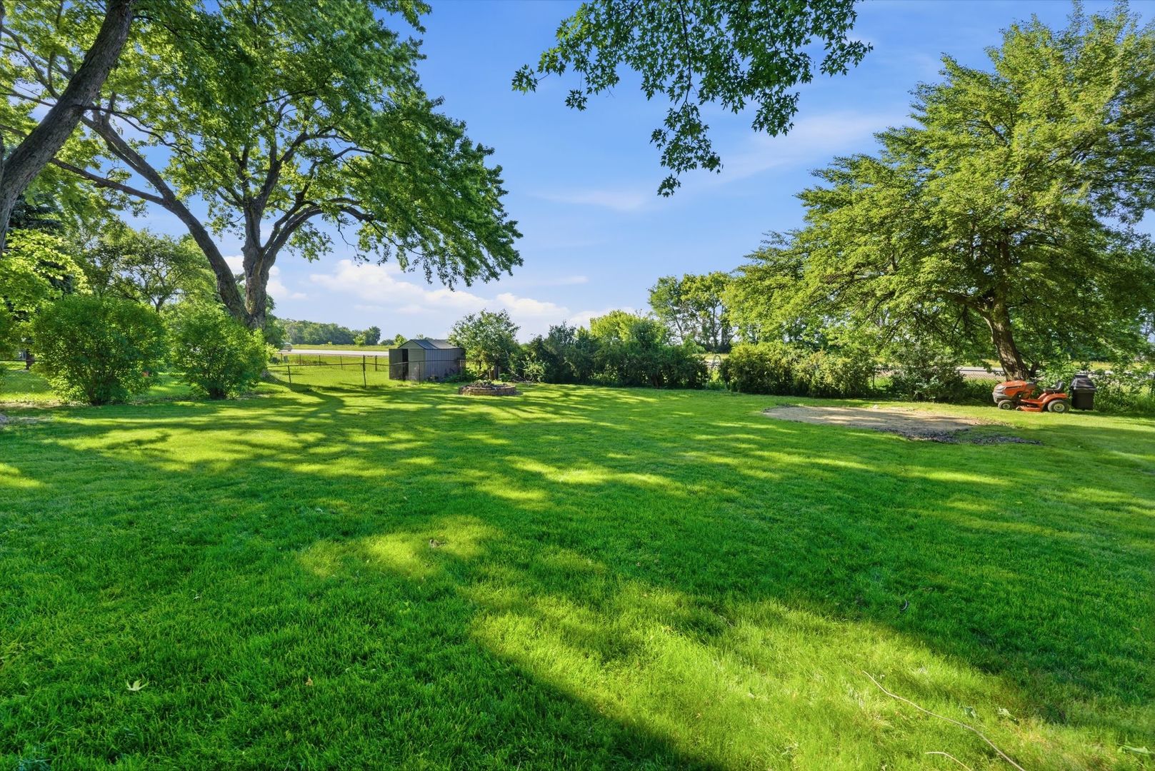 120 Terry Drive, Sugar Grove, IL 60554
