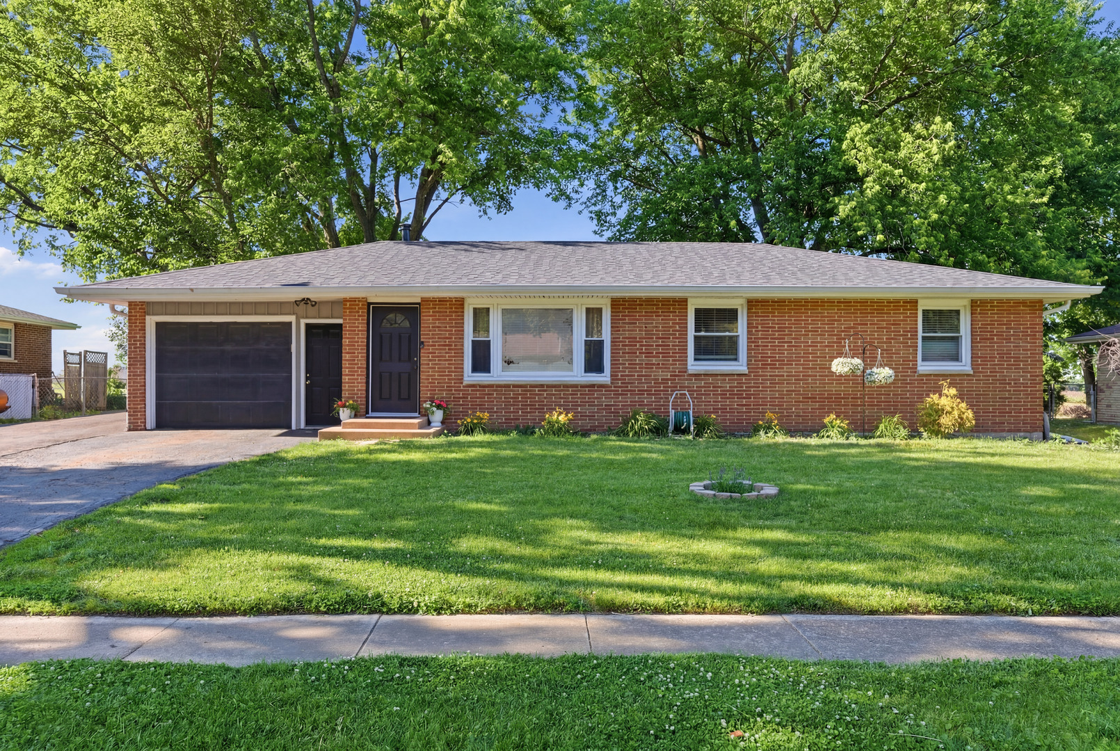 120 Terry Drive, Sugar Grove, IL 60554